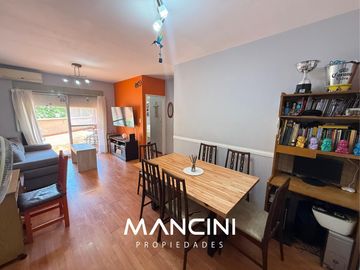 Departamento en venta de 3 ambientes con amplio patio - Villa Ballester Centro