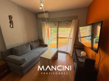 Departamento en venta de 3 ambientes con amplio patio - Villa Ballester Centro