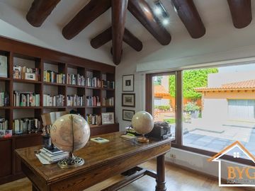 PRIVADA EXCLUSIVA DE 5 CASAS , EN BOSQUES DE LAS LOMAS CON CANCHA DE TENIS