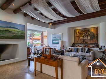 PRIVADA EXCLUSIVA DE 5 CASAS , EN BOSQUES DE LAS LOMAS CON CANCHA DE TENIS