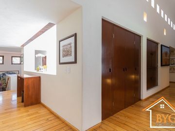 PRIVADA EXCLUSIVA DE 5 CASAS , EN BOSQUES DE LAS LOMAS CON CANCHA DE TENIS
