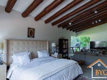 PRIVADA EXCLUSIVA DE 5 CASAS , EN BOSQUES DE LAS LOMAS CON CANCHA DE TENIS