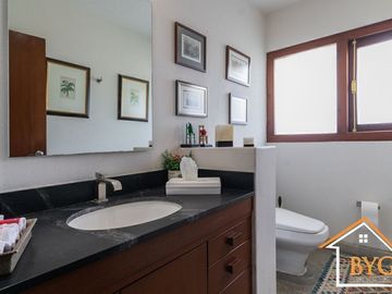 PRIVADA EXCLUSIVA DE 5 CASAS , EN BOSQUES DE LAS LOMAS CON CANCHA DE TENIS
