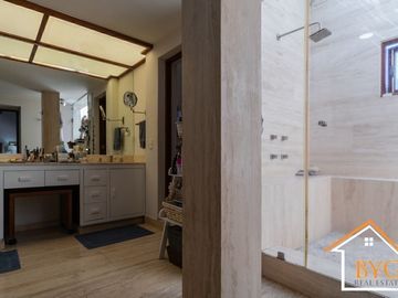 PRIVADA EXCLUSIVA DE 5 CASAS , EN BOSQUES DE LAS LOMAS CON CANCHA DE TENIS