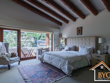PRIVADA EXCLUSIVA DE 5 CASAS , EN BOSQUES DE LAS LOMAS CON CANCHA DE TENIS