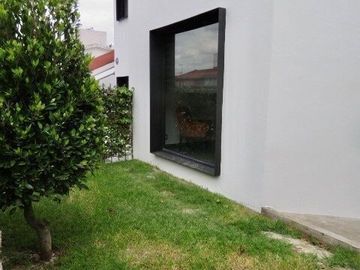 CASA REMODELADA EN LOMAS DEL SOL