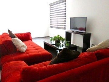 CASA REMODELADA EN LOMAS DEL SOL