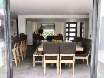 CASA REMODELADA EN LOMAS DEL SOL