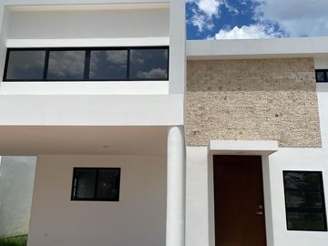 Casa en venta en la zona norte de Mérida en privada residencial