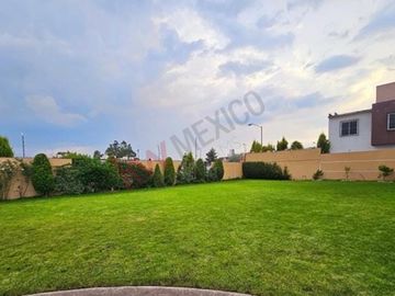 CASA EN VENTA EN FRACCIONAMIENTO 
