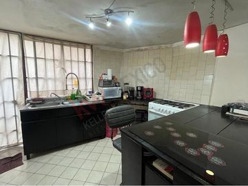 ATENCIÓN INVERSIONISTAS: VENTA DE CASA A PRECIO DE TERRENO