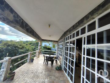Venta de casa en el mirador de Laguna de Catemaco