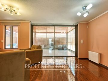 HERMOSA CASA EN VENTA, A PASOS DEL METRO QUILIN, CONDOMINIO EN PEÑALOLEN