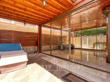 HERMOSA CASA EN VENTA, A PASOS DEL METRO QUILIN, CONDOMINIO EN PEÑALOLEN
