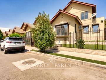 HERMOSA CASA EN VENTA, A PASOS DEL METRO QUILIN, CONDOMINIO EN PEÑALOLEN