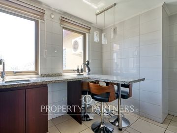 HERMOSA CASA EN VENTA, A PASOS DEL METRO QUILIN, CONDOMINIO EN PEÑALOLEN