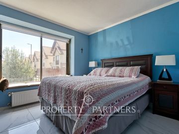 HERMOSA CASA EN VENTA, A PASOS DEL METRO QUILIN, CONDOMINIO EN PEÑALOLEN