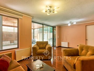 HERMOSA CASA EN VENTA, A PASOS DEL METRO QUILIN, CONDOMINIO EN PEÑALOLEN
