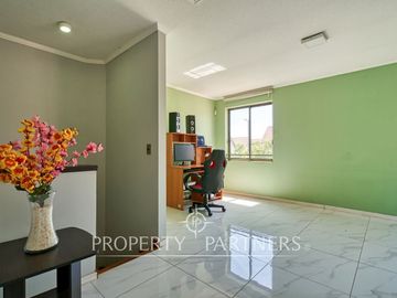 HERMOSA CASA EN VENTA, A PASOS DEL METRO QUILIN, CONDOMINIO EN PEÑALOLEN
