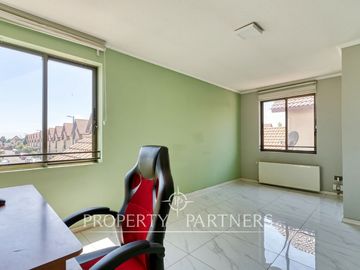 HERMOSA CASA EN VENTA, A PASOS DEL METRO QUILIN, CONDOMINIO EN PEÑALOLEN