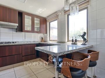 HERMOSA CASA EN VENTA, A PASOS DEL METRO QUILIN, CONDOMINIO EN PEÑALOLEN