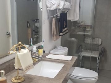 CASA EN VENTA EN COL. DEL VALLE, SAN PEDRO GARZA GARCÍA