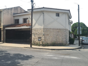 CASA EN VENTA EN COL. DEL VALLE, SAN PEDRO GARZA GARCÍA