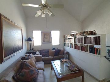 CASA EN VENTA EN COL. DEL VALLE, SAN PEDRO GARZA GARCÍA