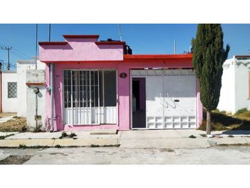 Se vende casa con 3 recamaras en Fracc. Xochihuacan, Hidalgo