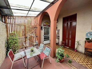 Casa de corte antiguo en excelente estado - Venta Directa - Apto Crédito!!