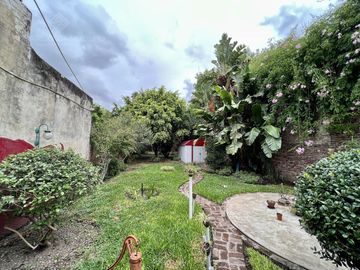 Casa de corte antiguo en excelente estado - Venta Directa - Apto Crédito!!