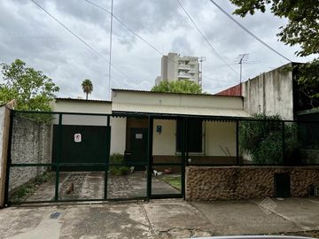 Casa de corte antiguo en excelente estado - Venta Directa - Apto Crédito!!