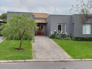Casa de una sola planta con 3 dormitorios en venta en San Isidro Labrador