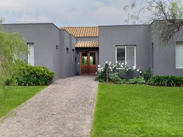 Casa de una sola planta con 3 dormitorios en venta en San Isidro Labrador
