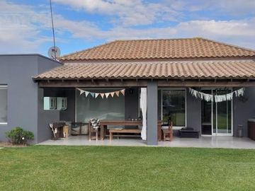 Casa de una sola planta con 3 dormitorios en venta en San Isidro Labrador
