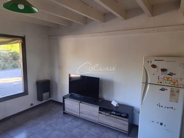 CASA  VILLA LA ANGOSTURA  4 AMB      4 DEPTOS 2 AMBIENTES. PARQUE.