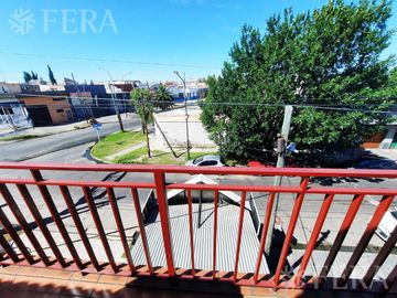 Venta de casa de 5 ambientes con cochera y local en Lanús Oeste