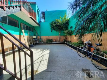 Venta de casa de 5 ambientes con cochera y local en Lanús Oeste
