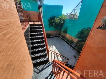 Venta de casa de 5 ambientes con cochera y local en Lanús Oeste