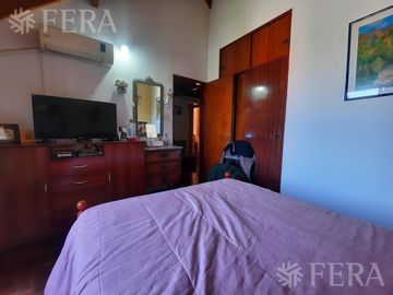Venta de casa de 5 ambientes con cochera y local en Lanús Oeste