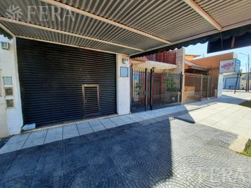 Venta de casa de 5 ambientes con cochera y local en Lanús Oeste