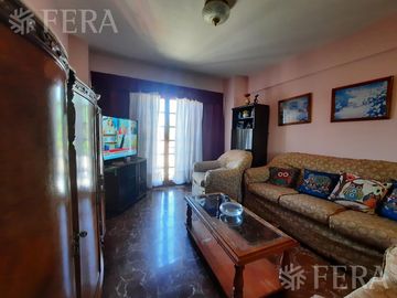 Venta de casa de 5 ambientes con cochera y local en Lanús Oeste