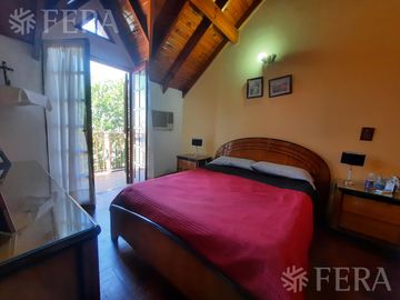 Venta de casa de 5 ambientes con cochera y local en Lanús Oeste