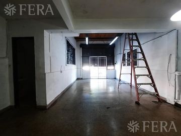 Venta de casa de 5 ambientes con cochera y local en Lanús Oeste