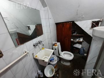 Venta de casa de 5 ambientes con cochera y local en Lanús Oeste