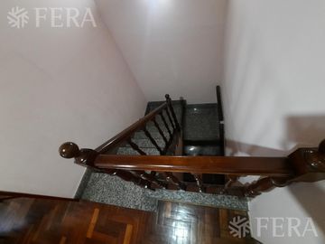 Venta de casa de 5 ambientes con cochera y local en Lanús Oeste