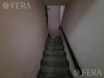 Venta de casa de 5 ambientes con cochera y local en Lanús Oeste