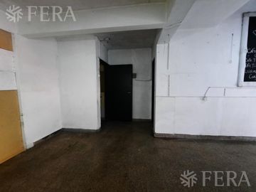 Venta de casa de 5 ambientes con cochera y local en Lanús Oeste