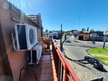 Venta de casa de 5 ambientes con cochera y local en Lanús Oeste
