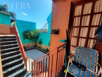 Venta de casa de 5 ambientes con cochera y local en Lanús Oeste